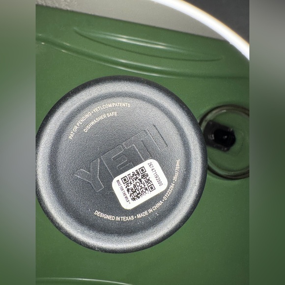 YETI Midnight Black 26oz Travel Mug - Picture 5 of 5